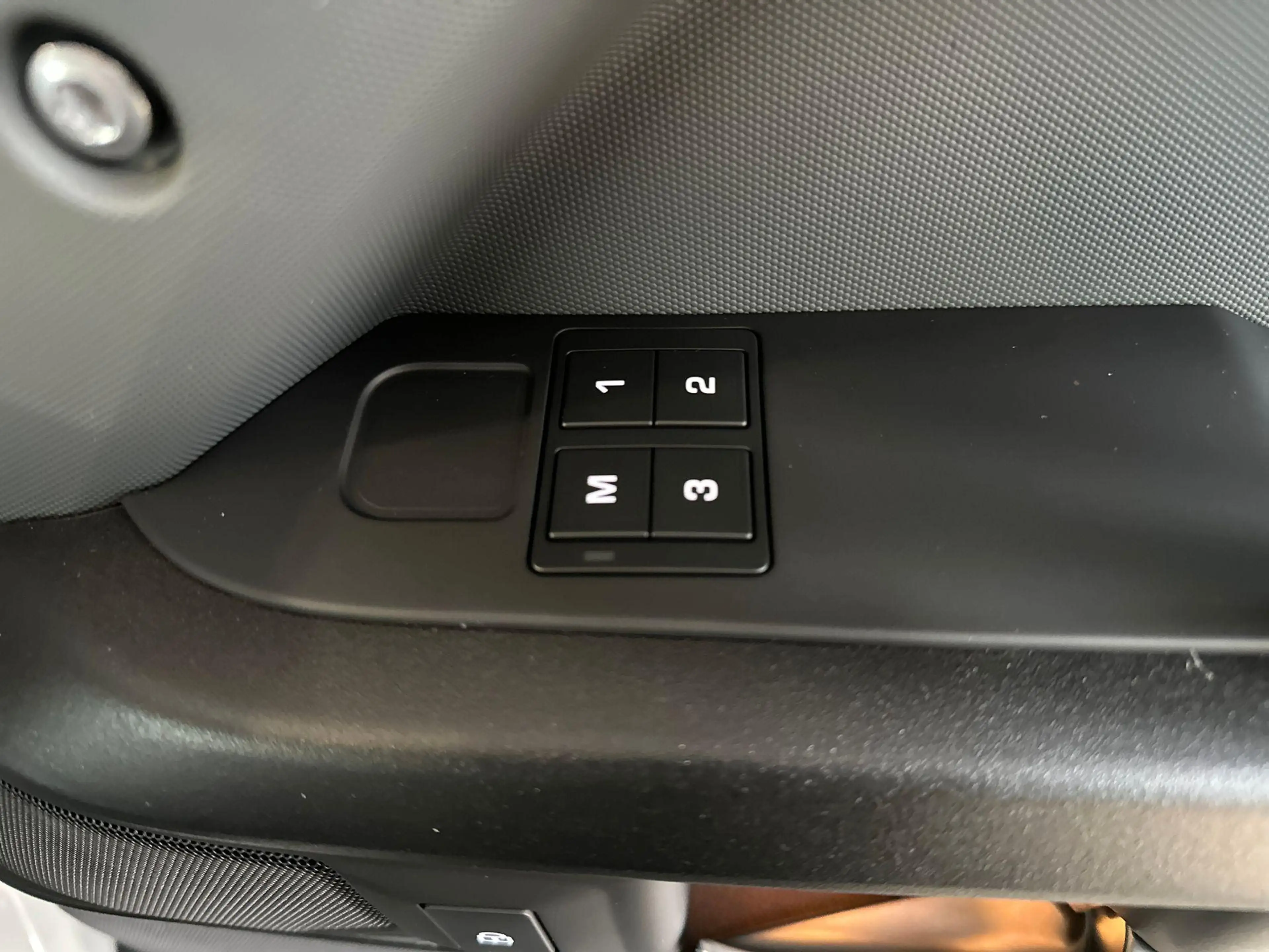 Land Rover Defender P300e 110 X-DYNAMIC HSE -BLACK PACK|22"LM|COOLBOX| — photo 12