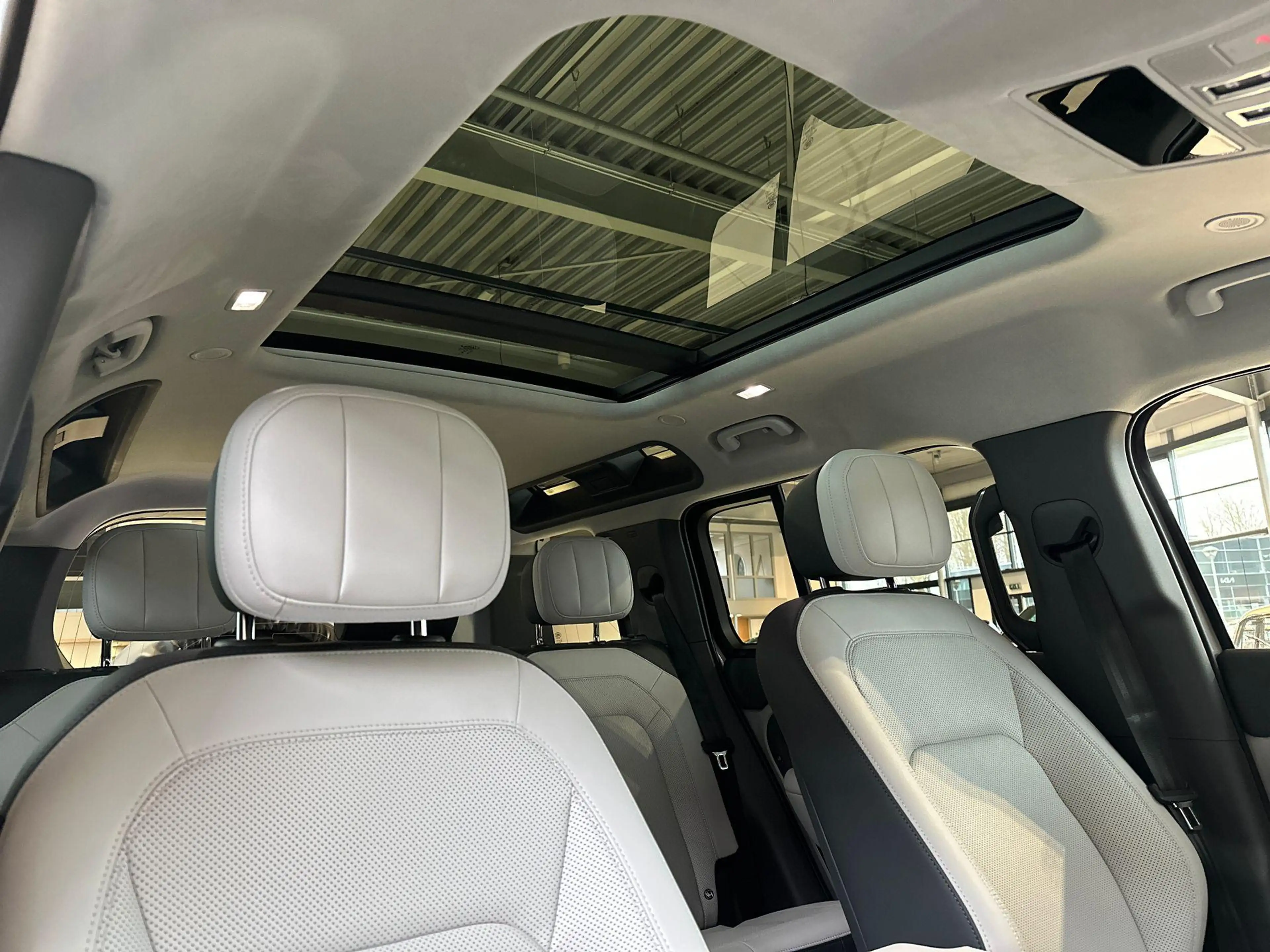 Land Rover Defender P300e 110 X-DYNAMIC HSE -BLACK PACK|22"LM|COOLBOX| — photo 14