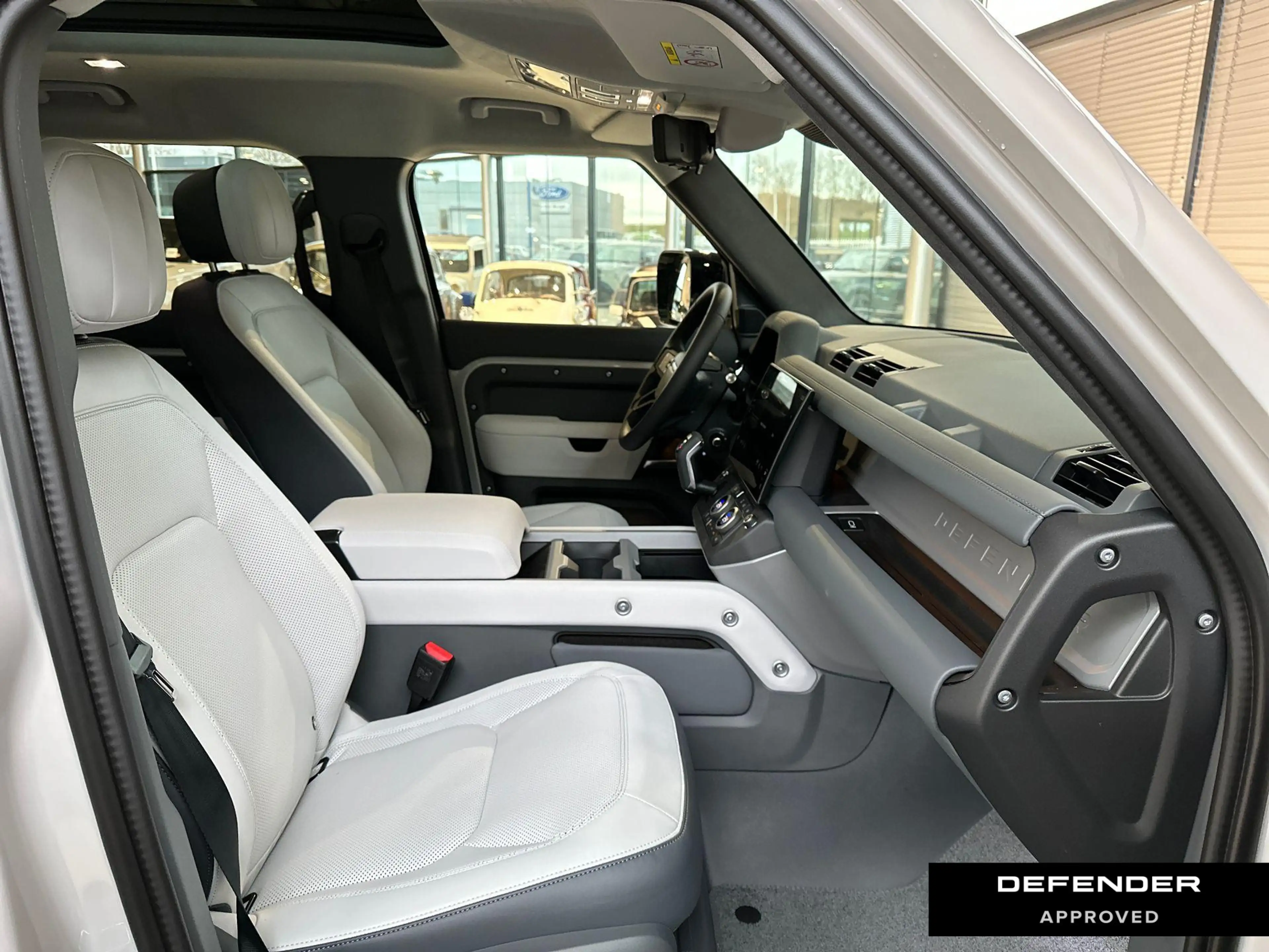 Land Rover Defender P300e 110 X-DYNAMIC HSE -BLACK PACK|22"LM|COOLBOX| — photo 3