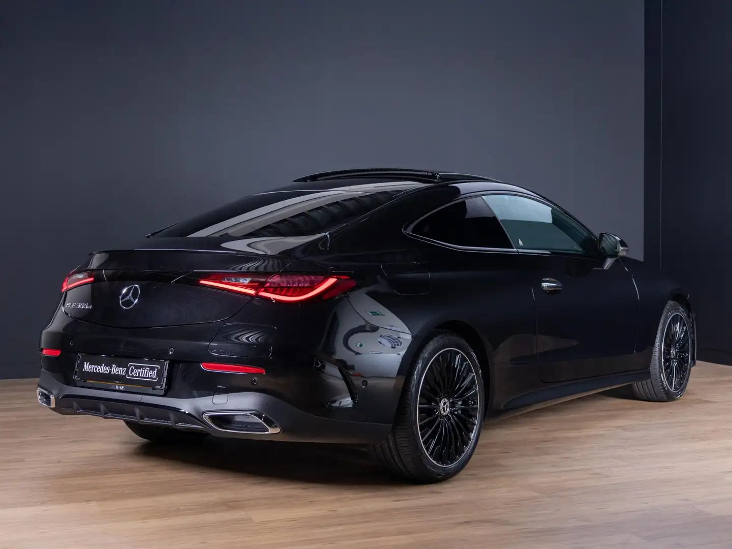 Mercedes-Benz CLE 300 Coupé e AMG Line Premium PLUS | Panorama dak Zwart - 2