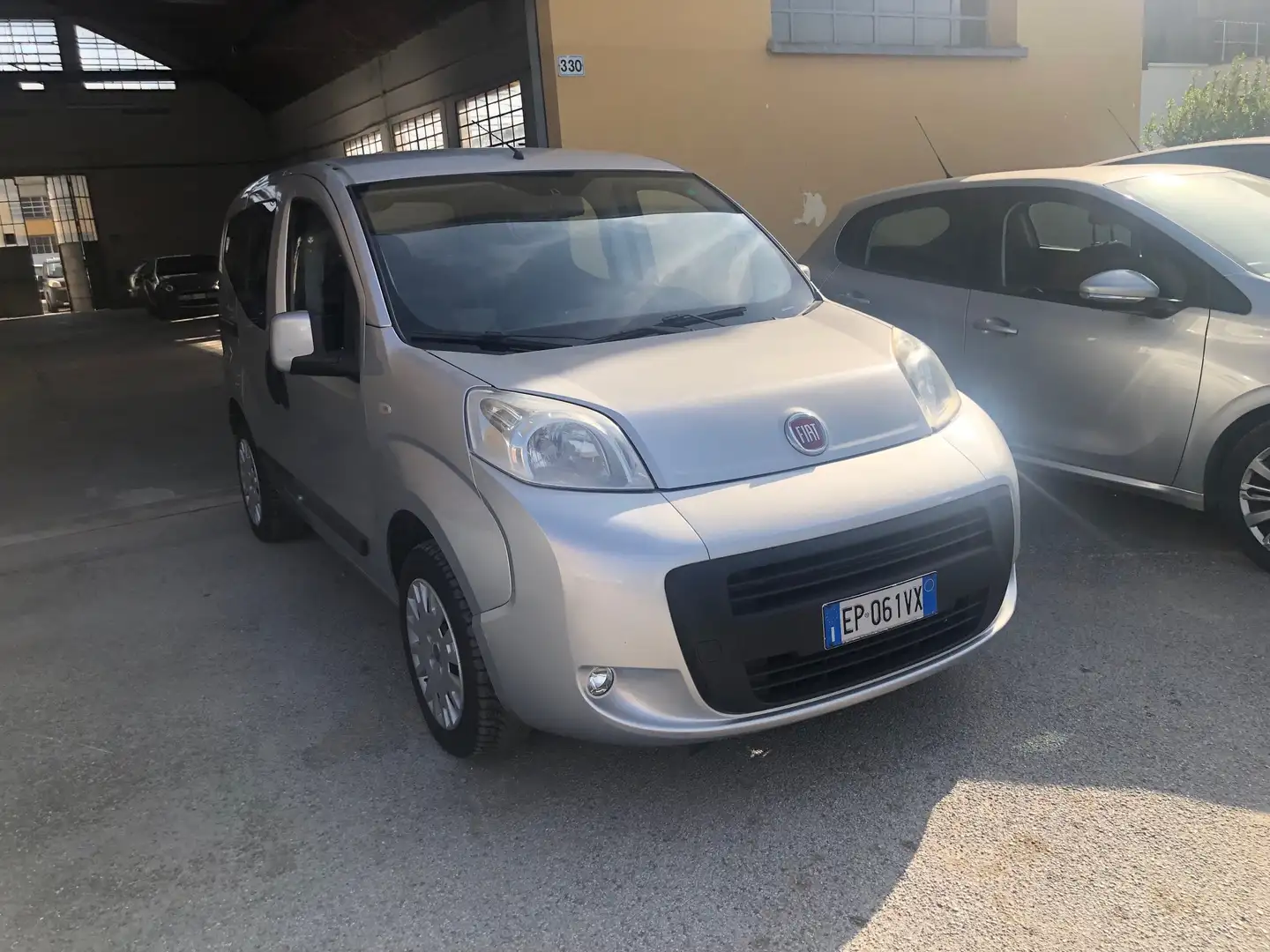 Fiat Qubo 1.4 8v natural power Active 77cv Grijs - 2