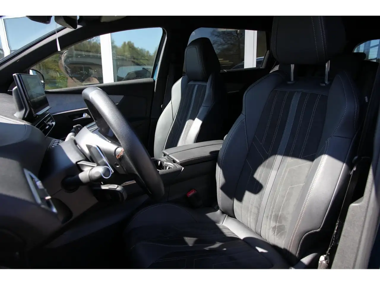 Peugeot 5008 GT PT 180 EAT8 7-S Carplay 360° LED Focal 12