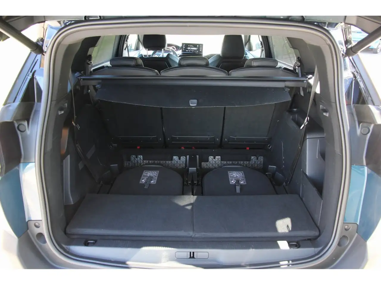 Peugeot 5008 GT PT 180 EAT8 7-S Carplay 360° LED Focal 8