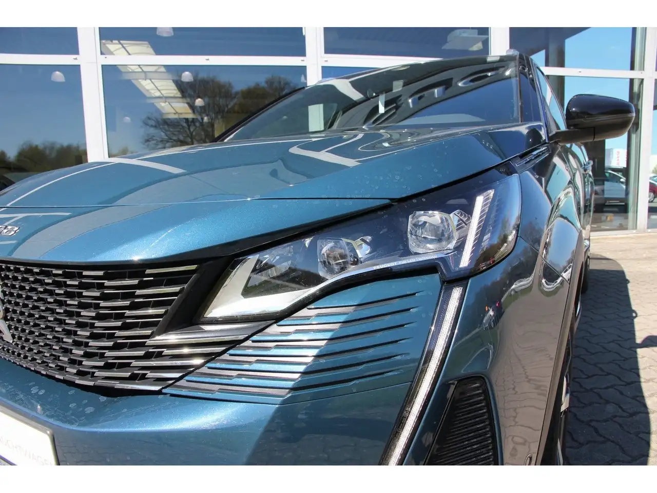 Peugeot 5008 GT PT 180 EAT8 7-S Carplay 360° LED Focal 5