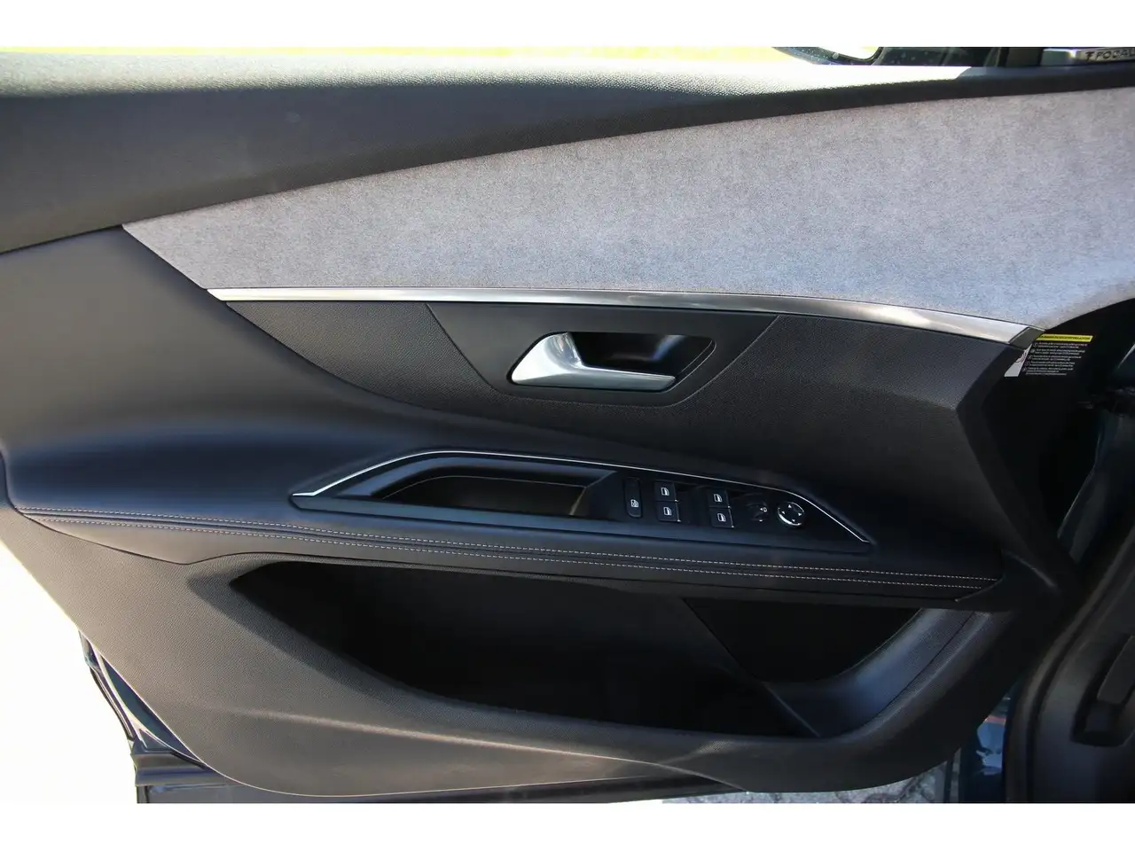 Peugeot 5008 GT PT 180 EAT8 7-S Carplay 360° LED Focal 13