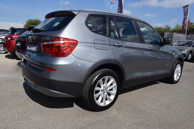 BMW X3 view 12