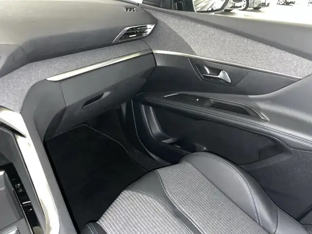 Peugeot 3008 view 9