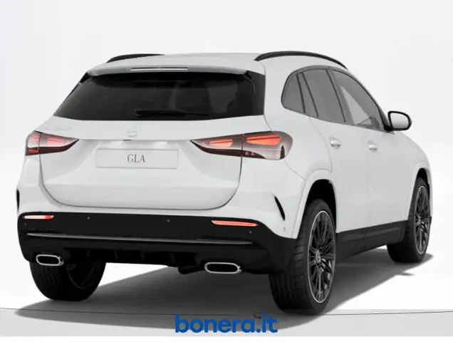 Mercedes-Benz Gla view 3