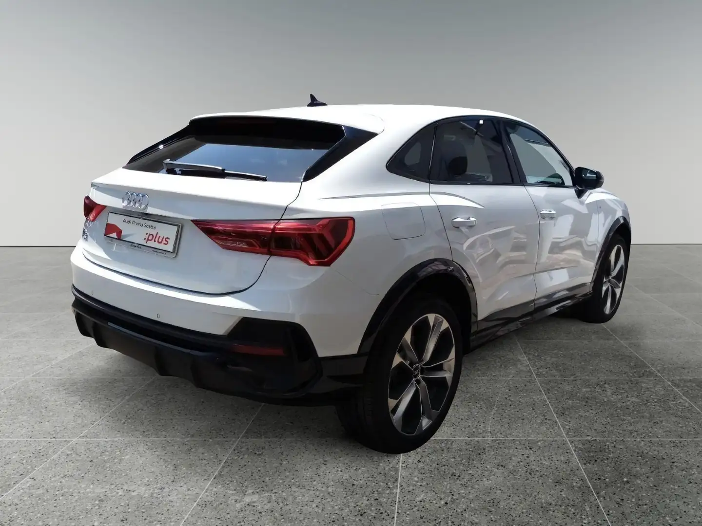 Audi Q3 SPB 45 TFSI e S tronic Identity Black Bianco - 2