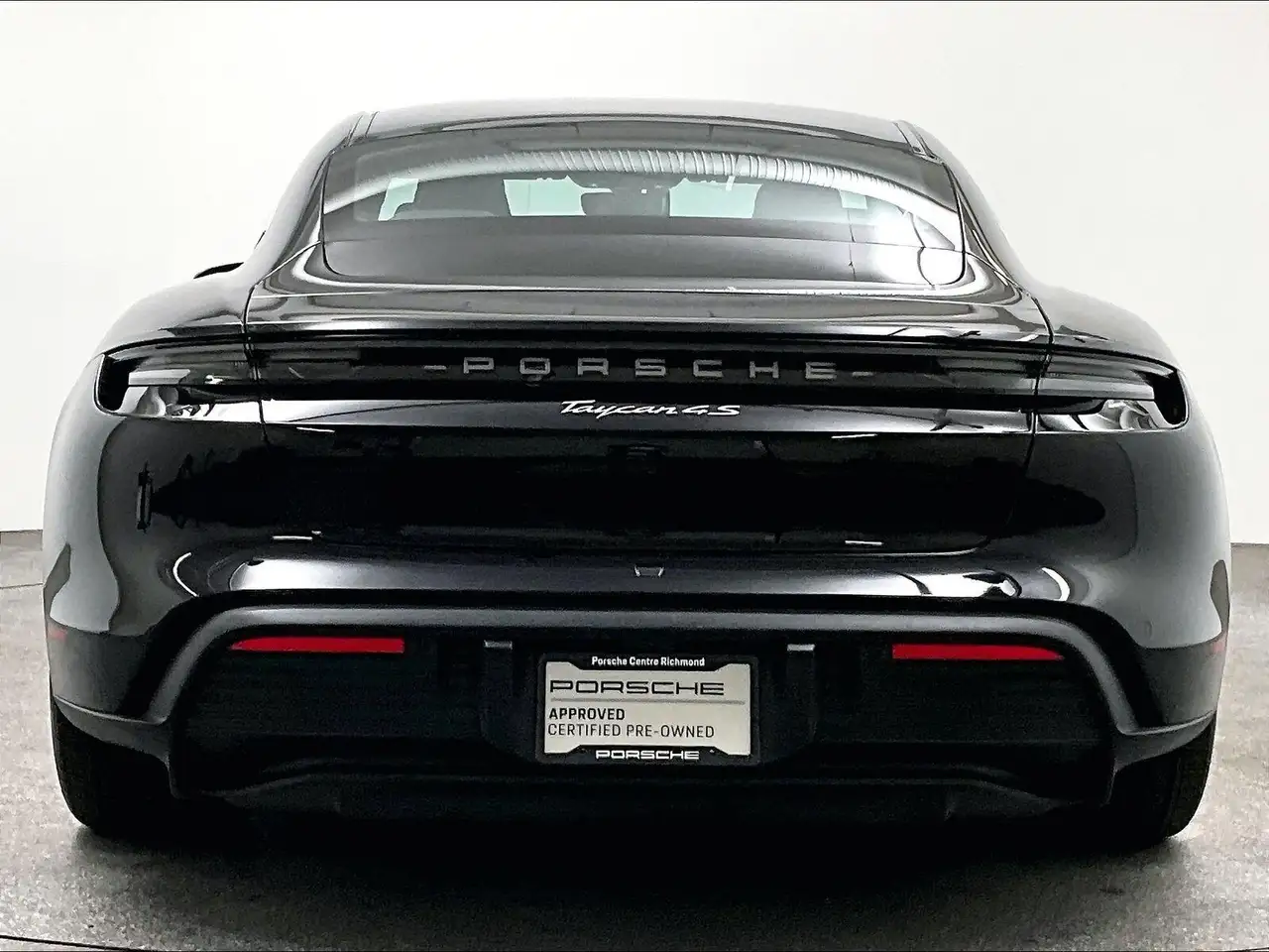 Porsche Taycan photo Porsche Taycan
