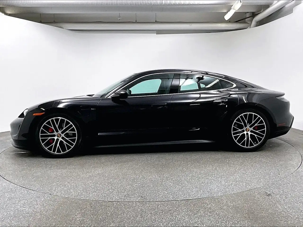 Porsche Taycan photo Porsche Taycan