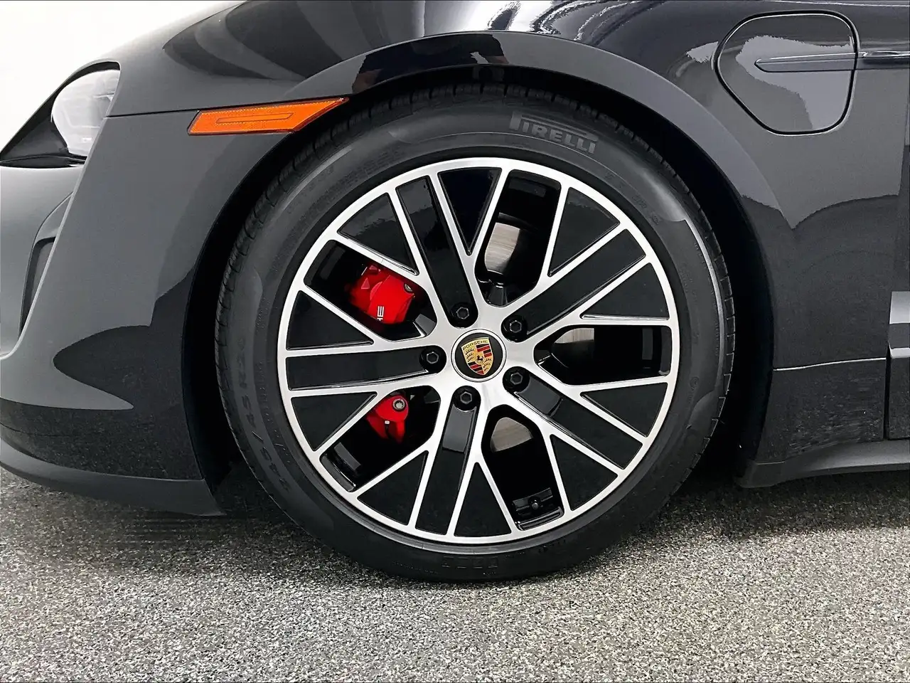 Porsche Taycan photo Porsche Taycan
