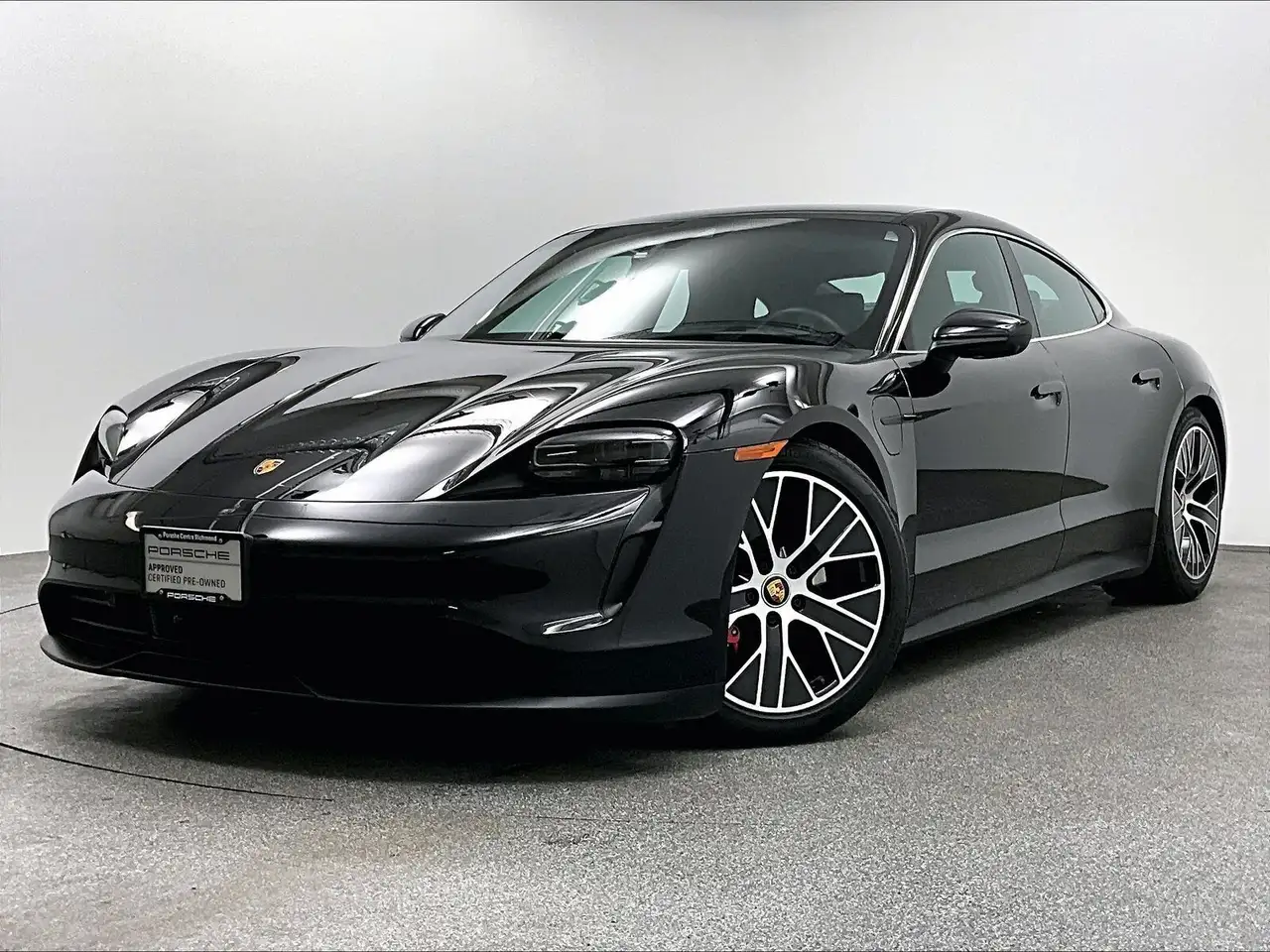 Porsche Taycan photo Porsche Taycan