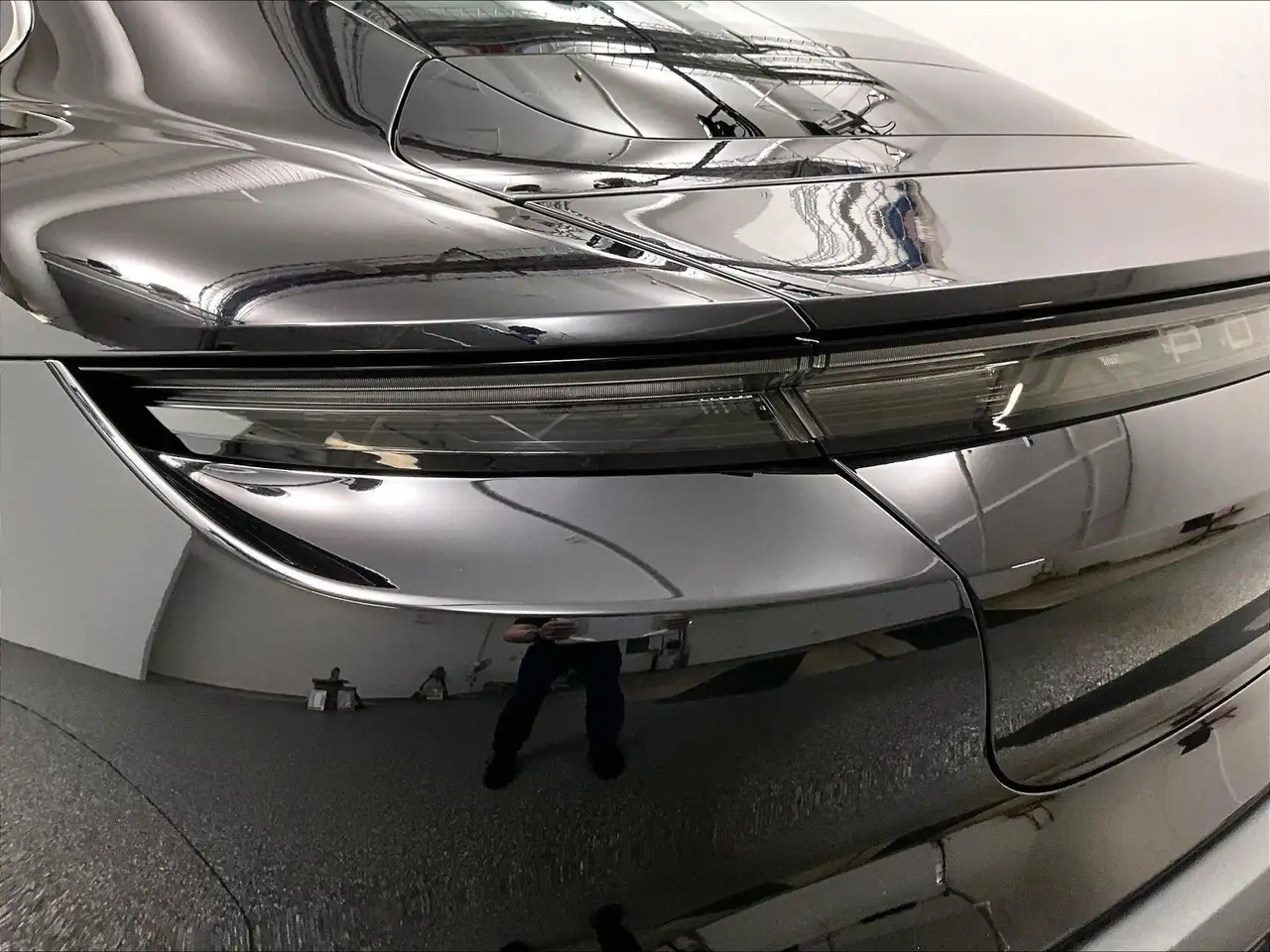Porsche Taycan photo Porsche Taycan