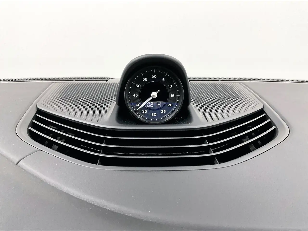 Porsche Taycan photo Porsche Taycan