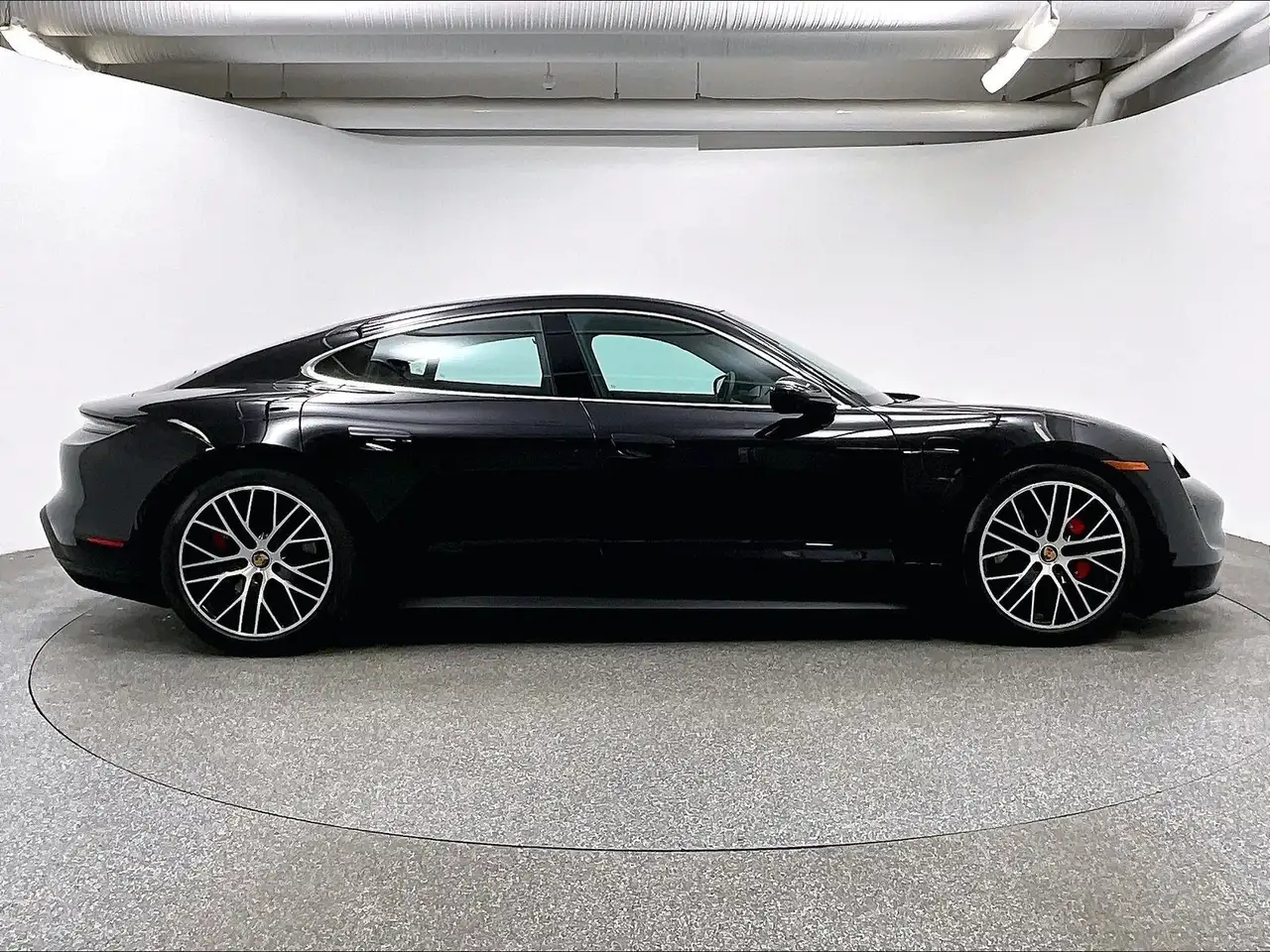 Porsche Taycan photo Porsche Taycan