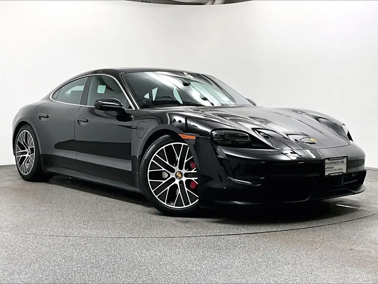 Porsche Taycan photo Porsche Taycan
