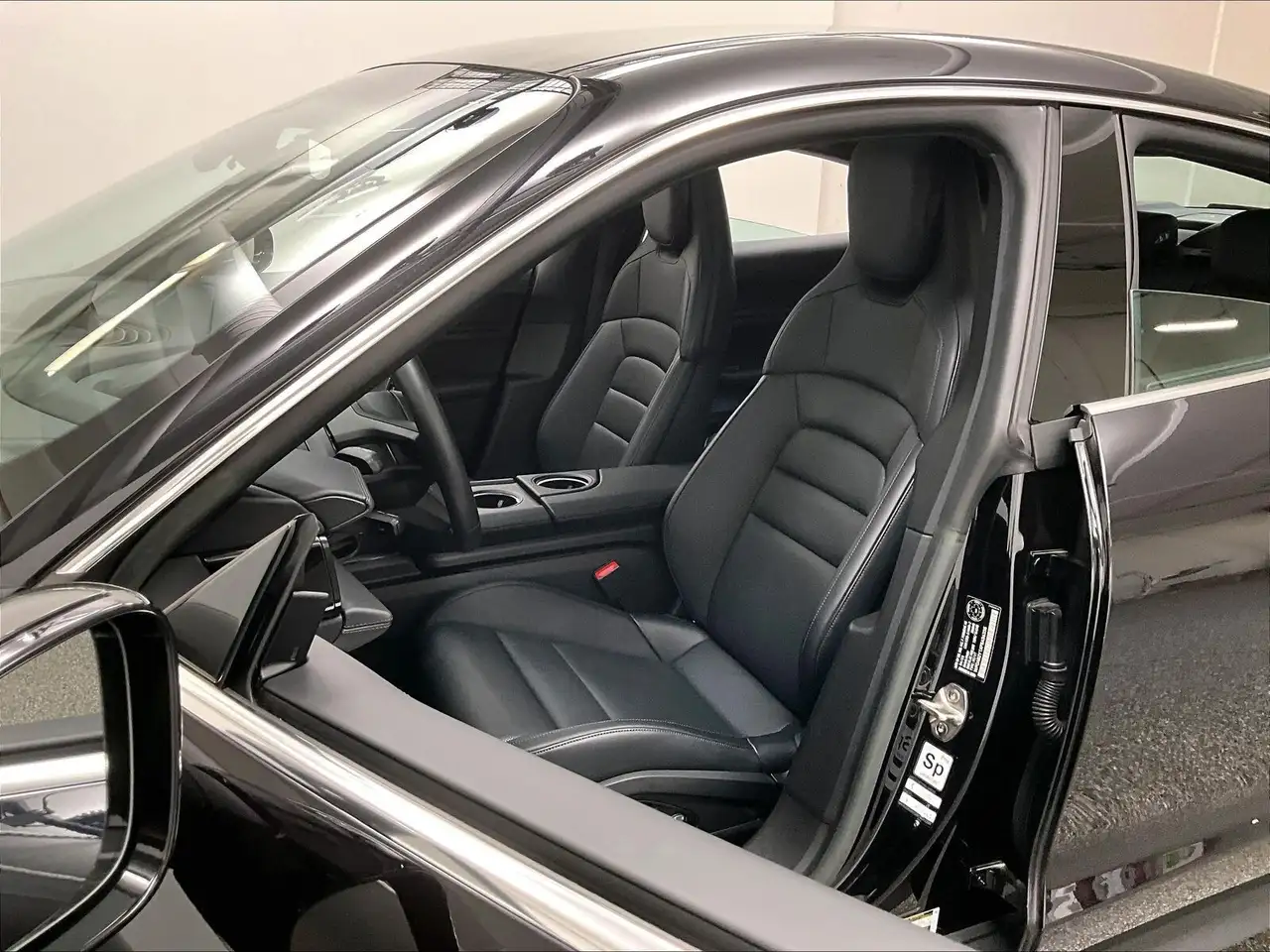 Porsche Taycan photo Porsche Taycan