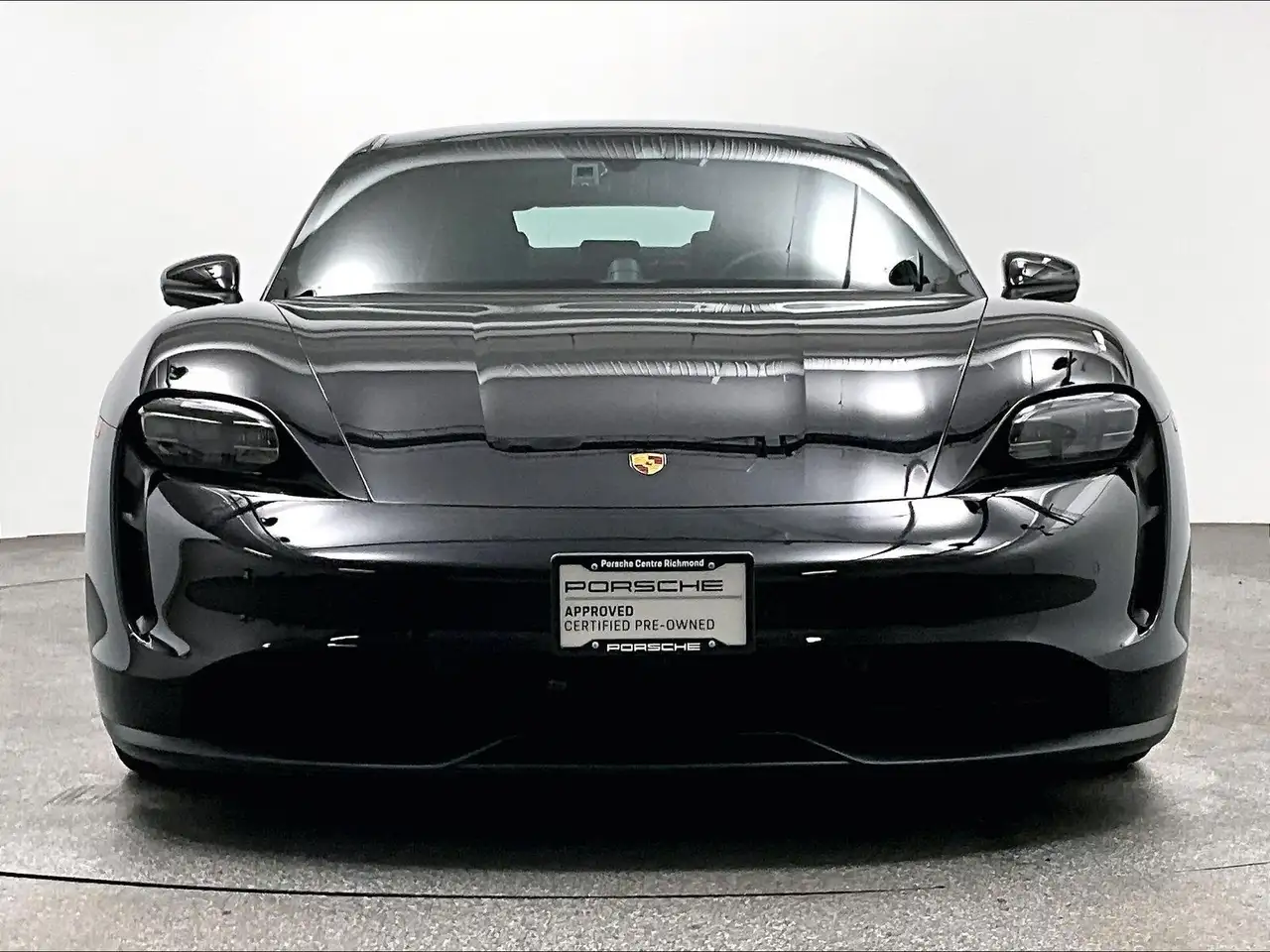 Porsche Taycan photo Porsche Taycan