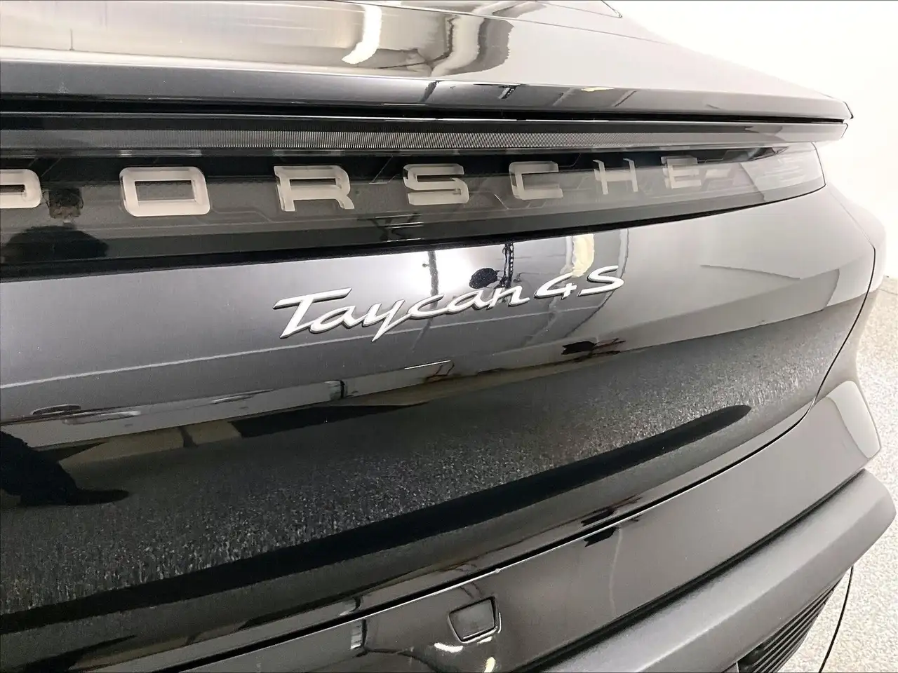 Porsche Taycan photo Porsche Taycan
