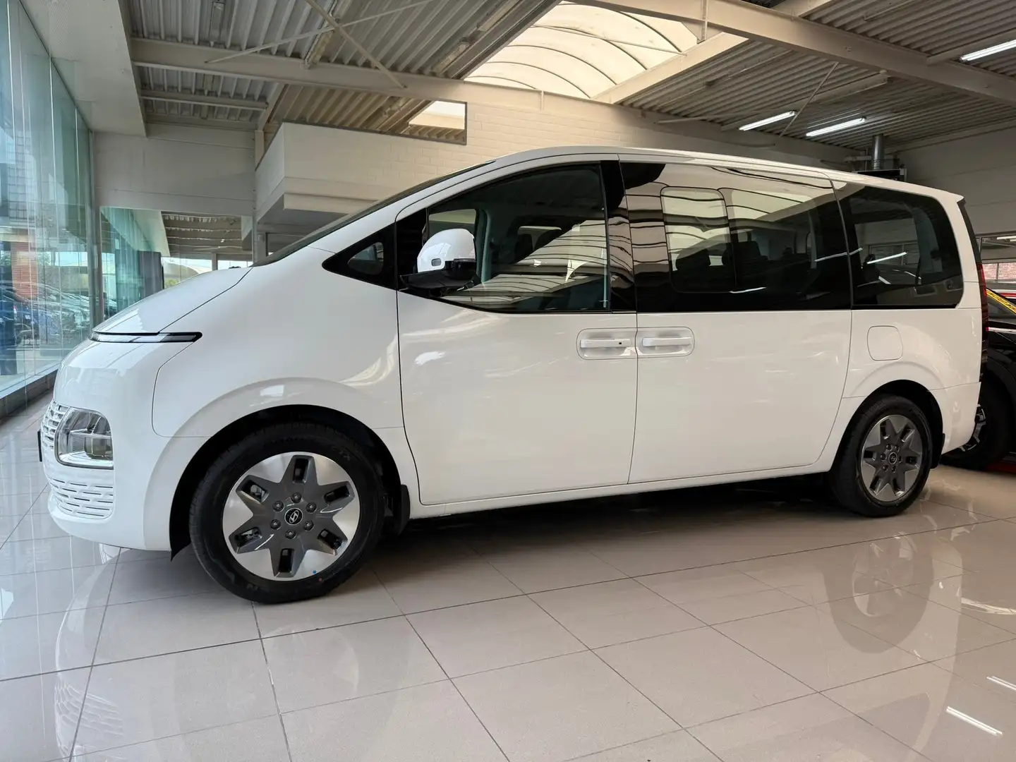 Hyundai STARIA 1.6 T-GDi HYBRID 225PK 9 ZITPLAATSEN + GPS - NIEUW Alb - 1