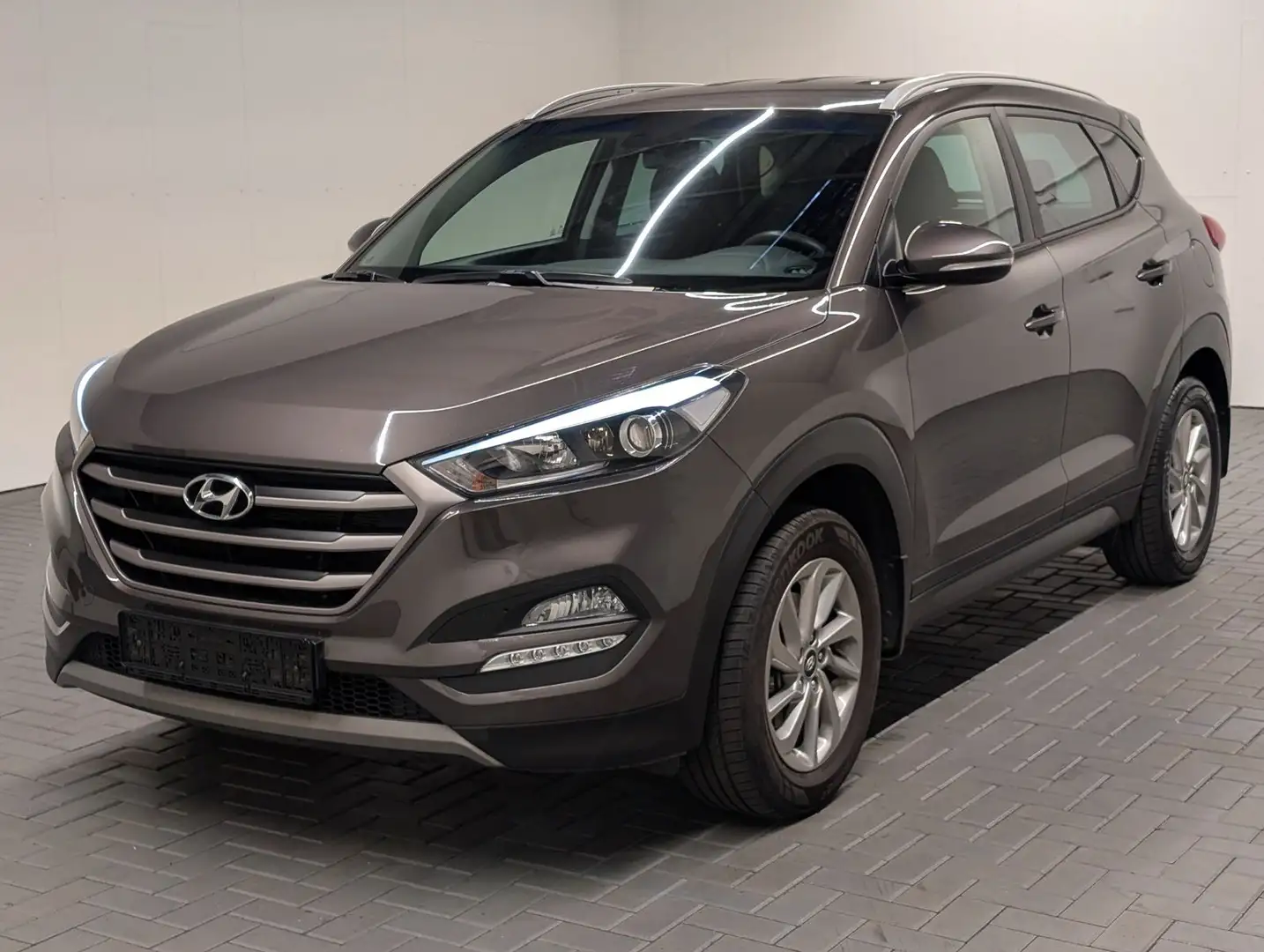 Hyundai TUCSON 2WD Navi/SHZ/LHZ/PDC/Kam/Tempom./17 LM Grau - 1