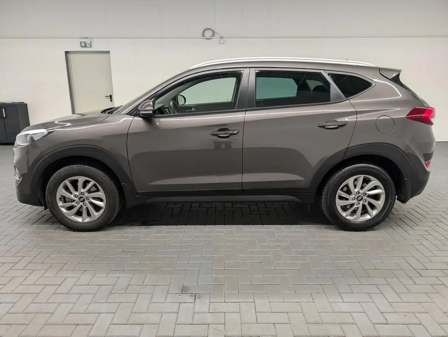 Hyundai TUCSON 2WD Navi/SHZ/LHZ/PDC/Kam/Tempom./17 LM Grau - 2