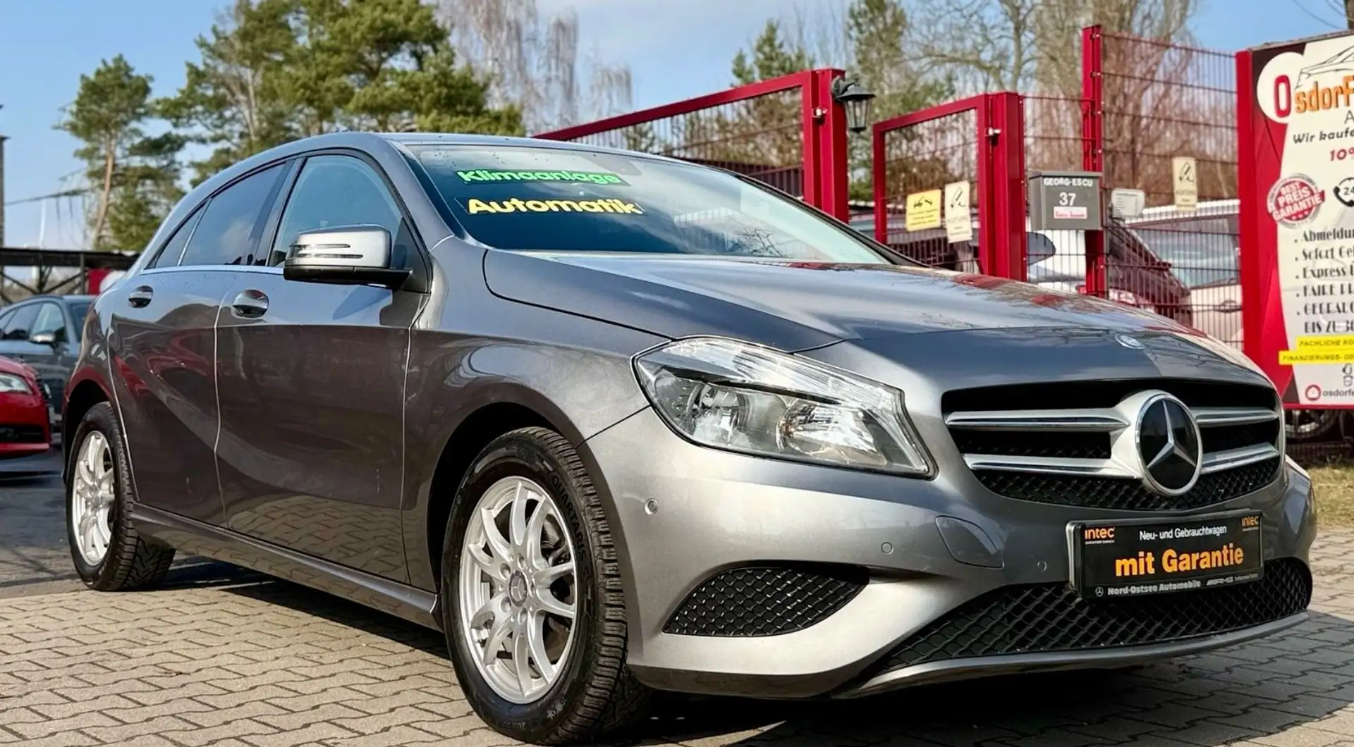 Mercedes-Benz A 180 A -Klasse A 180 BlueEfficiency. Automatik Gris - 2