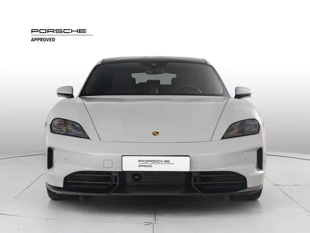 Porsche Taycan view 8