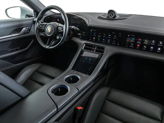 Porsche Taycan view 11