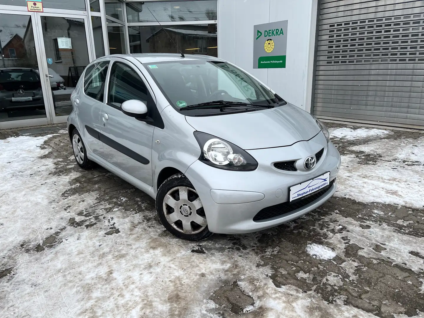 Toyota Aygo Cool 4.türig mit TÜV/AU-Neu,Klima… Grau - 1