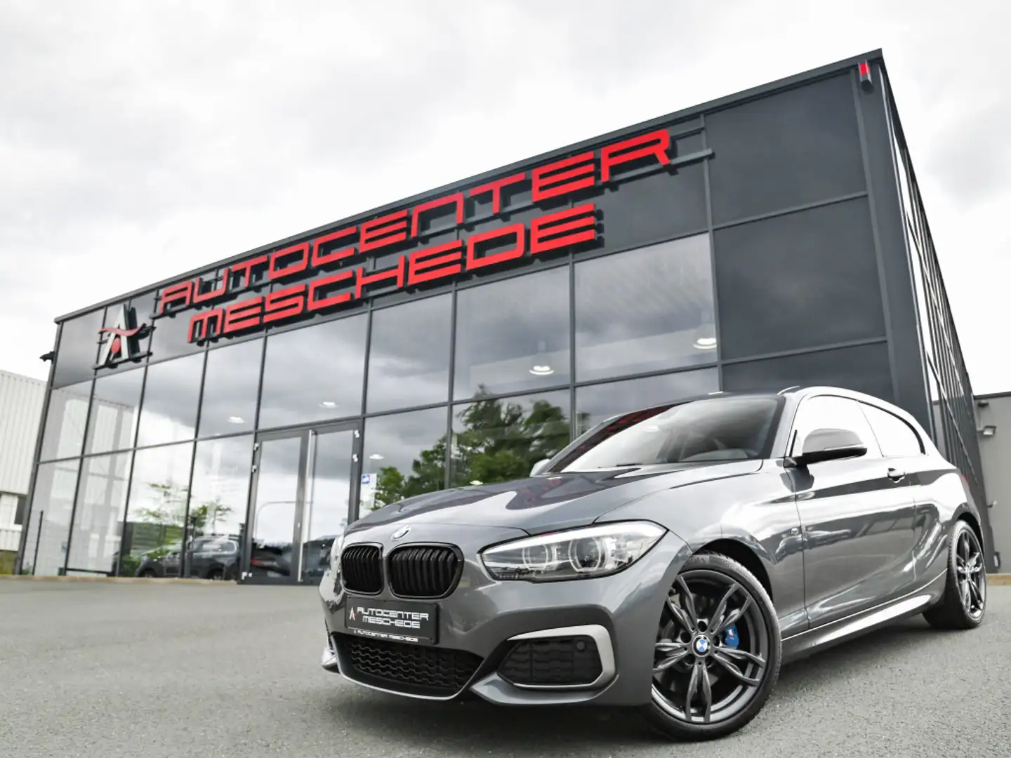 BMW 140 Special Edition Vollleder* erst 14.663 km* Grau - 1