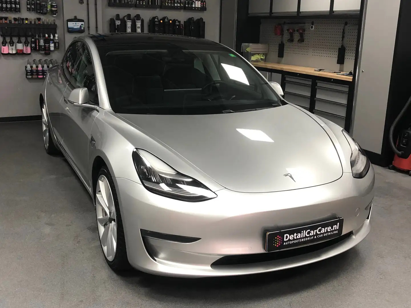Tesla Model 3 Performance 75 kWh Gümüş rengi - 1