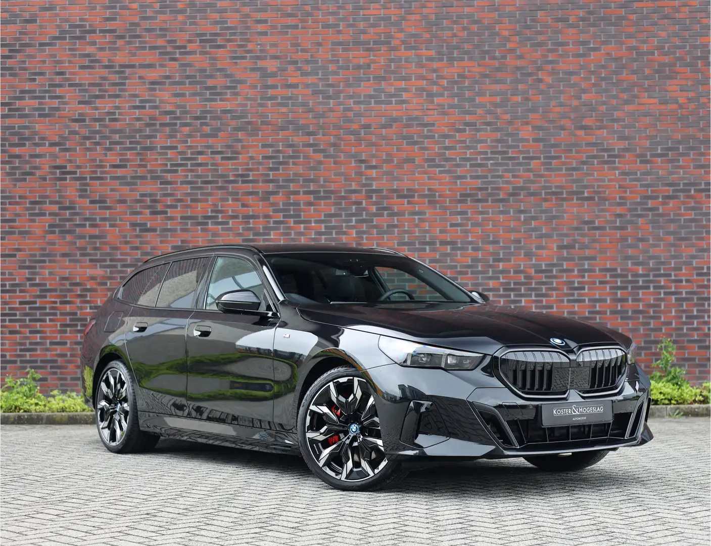 BMW 550 5-serie 550e Touring xDrive *Direct beschikbaar* Noir - 1