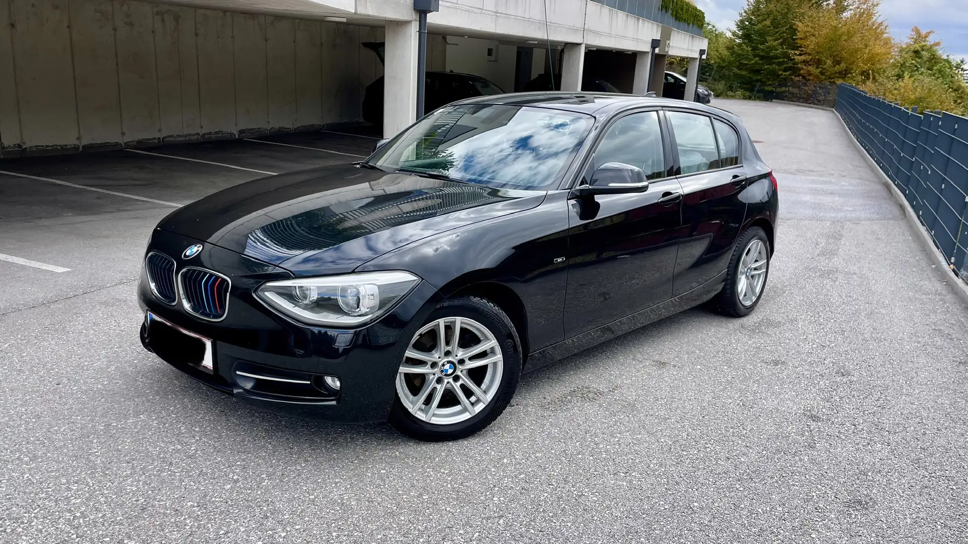 BMW 116 116i Schwarz - 1