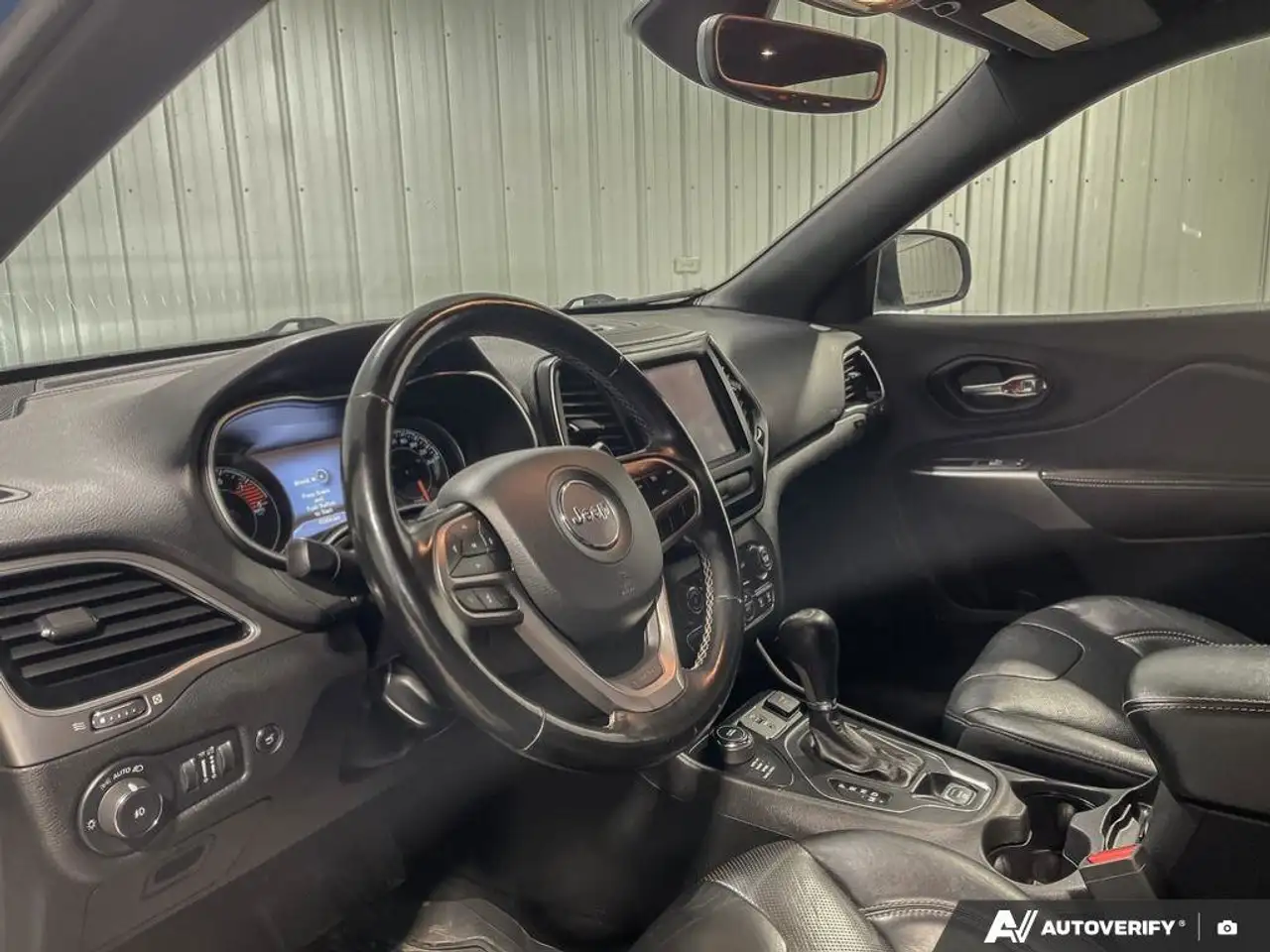 Jeep Cherokee снимка Jeep Cherokee
