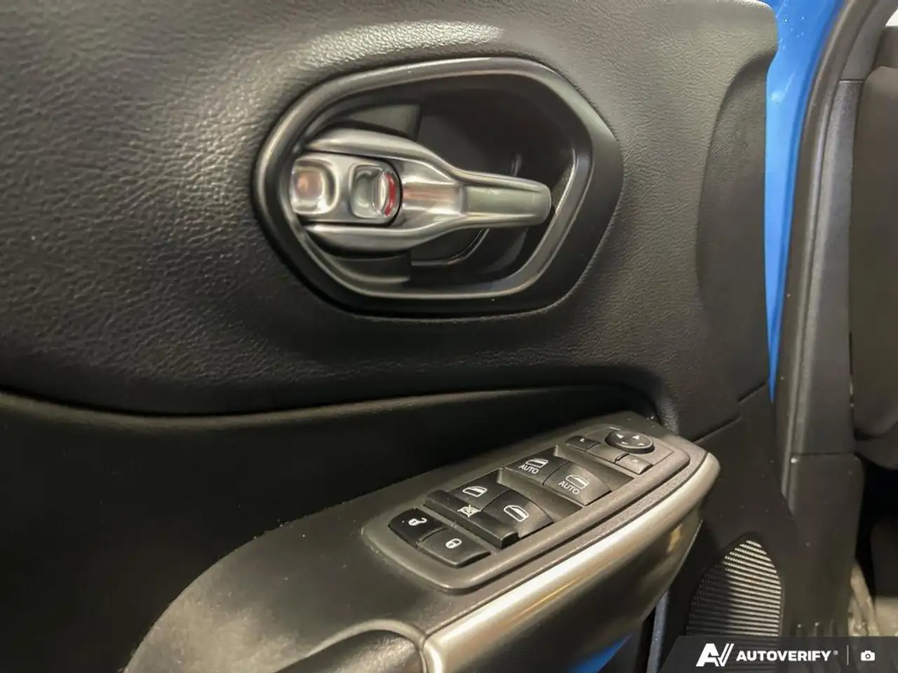 Jeep Cherokee снимка Jeep Cherokee