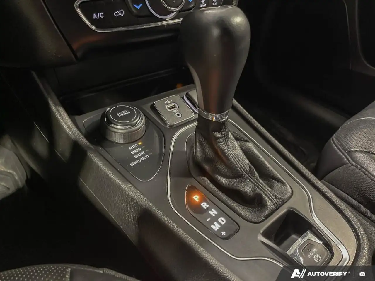 Jeep Cherokee снимка Jeep Cherokee