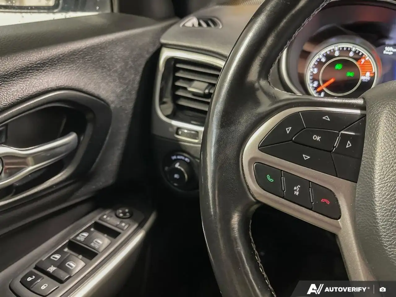 Jeep Cherokee снимка Jeep Cherokee