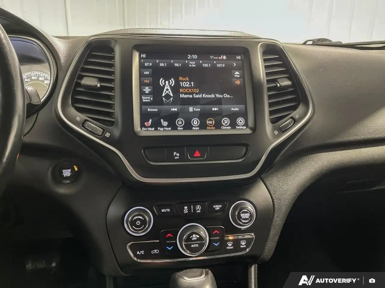 Jeep Cherokee снимка Jeep Cherokee