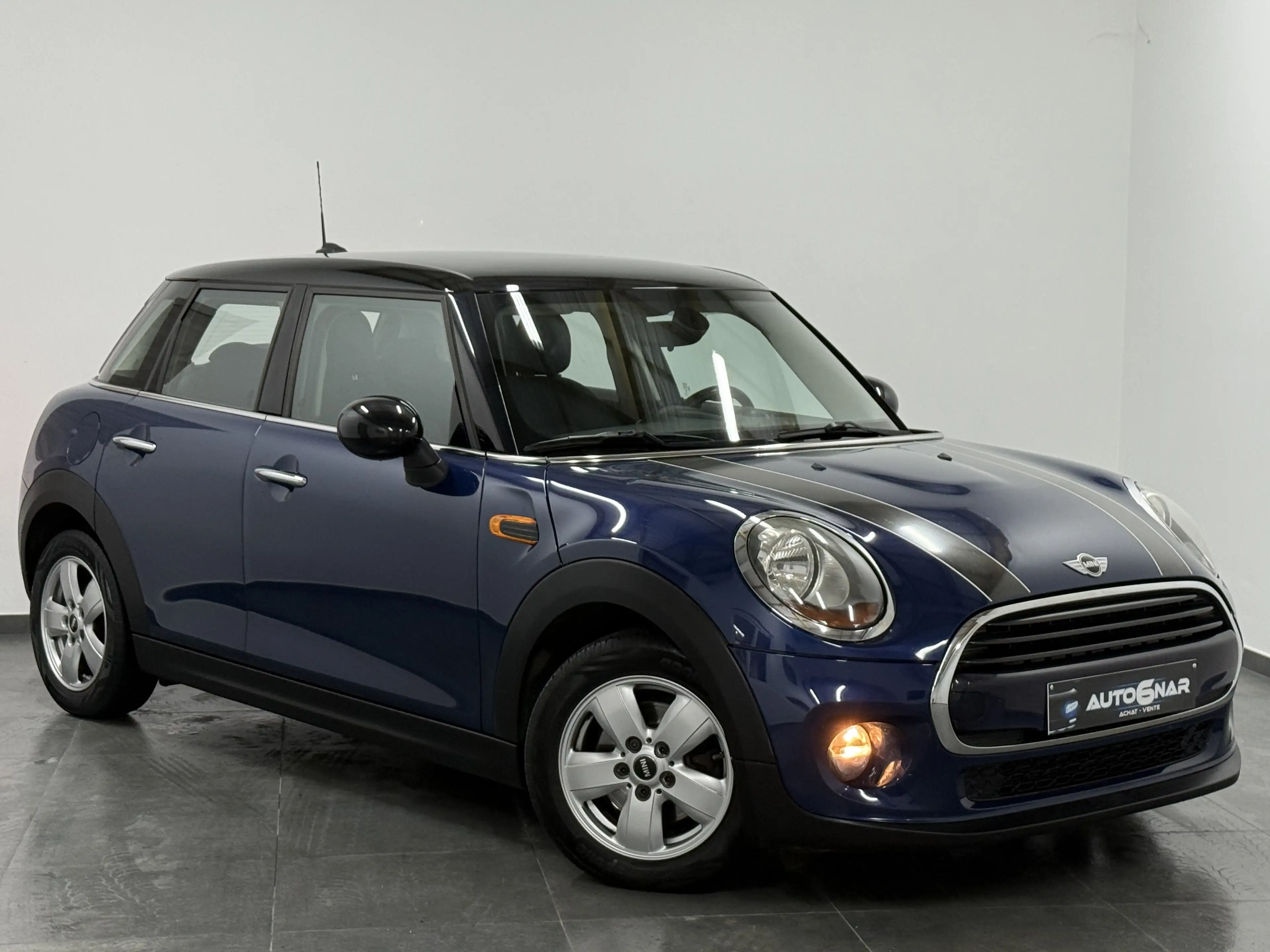 MINI Cooper D 1.5 D Cooper Euro6 - Navi - Carnet