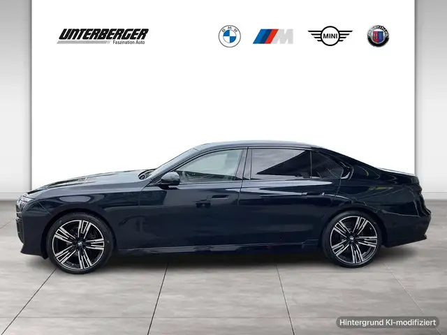 BMW 7 Series view 3