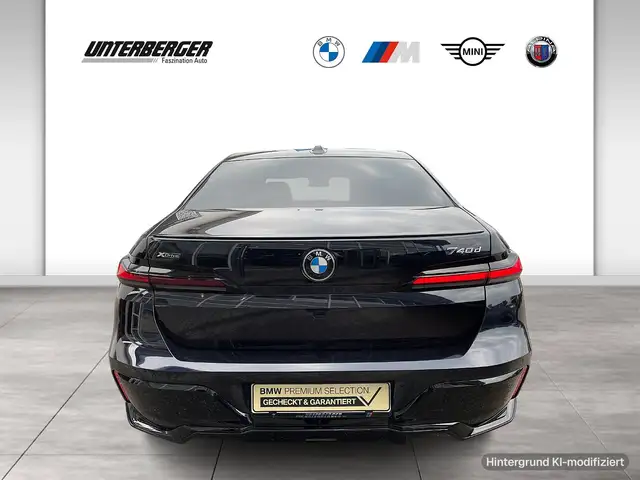 BMW 7 Series view 5