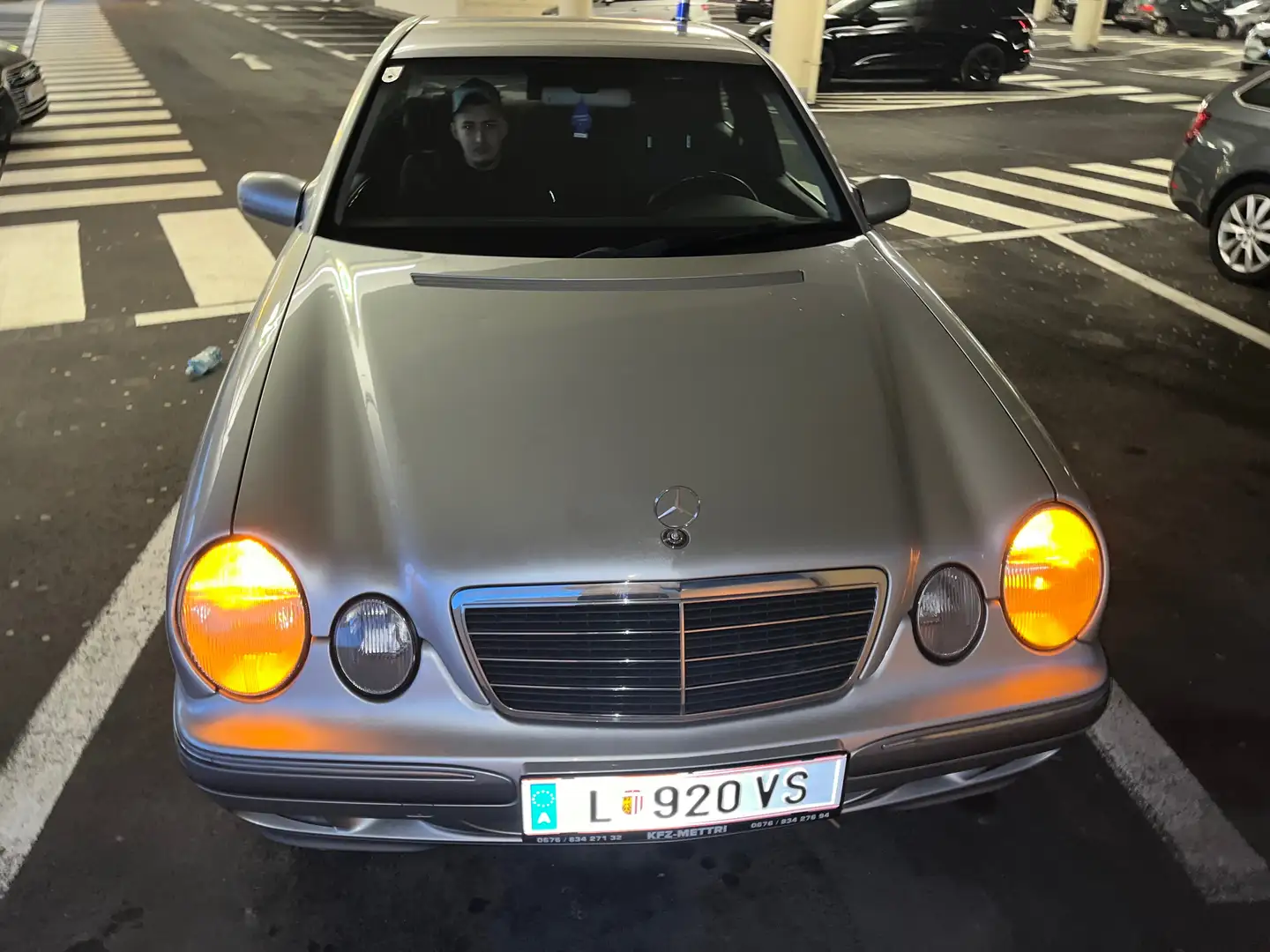 Mercedes-Benz 240 Elegance Gümüş rengi - 1