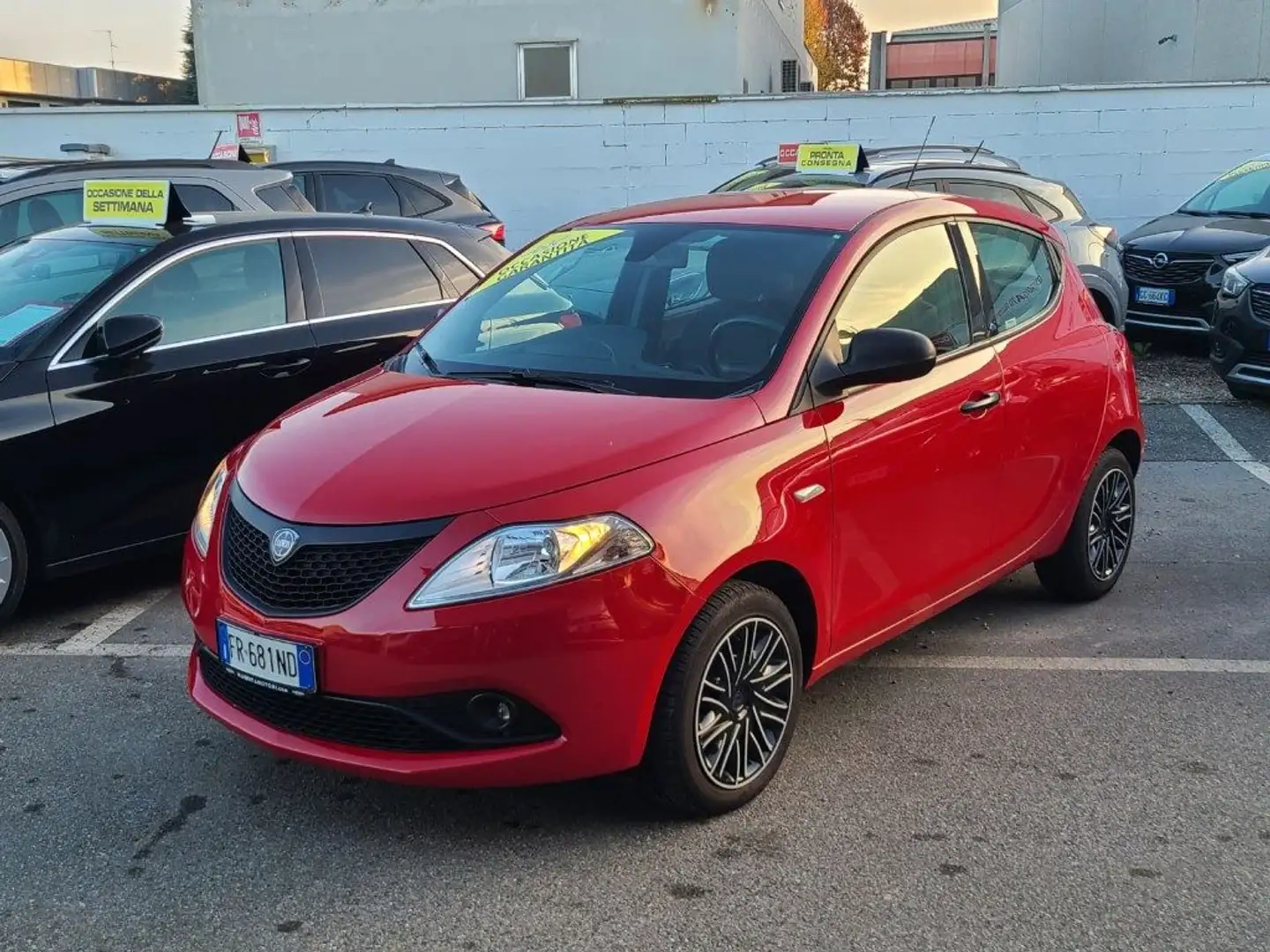 Lancia Ypsilon 1.2 69 CV 5 porte Elefantino Blu Unicaproprietaria Rosso - 1