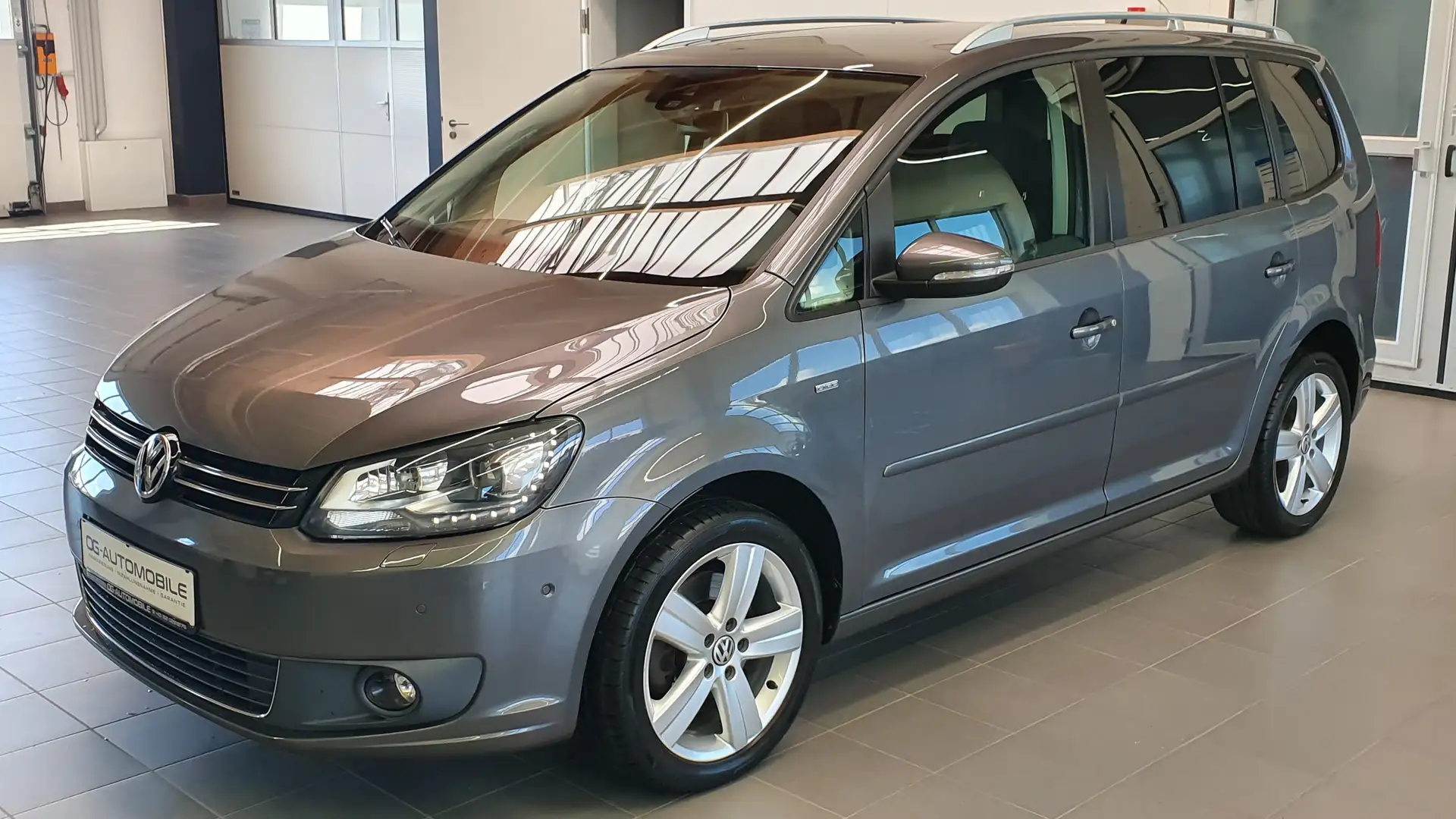 Volkswagen Touran 1.4 TSI Life*Bi-Xenon*AHK*PANO*SHZ*8Fach Grijs - 2