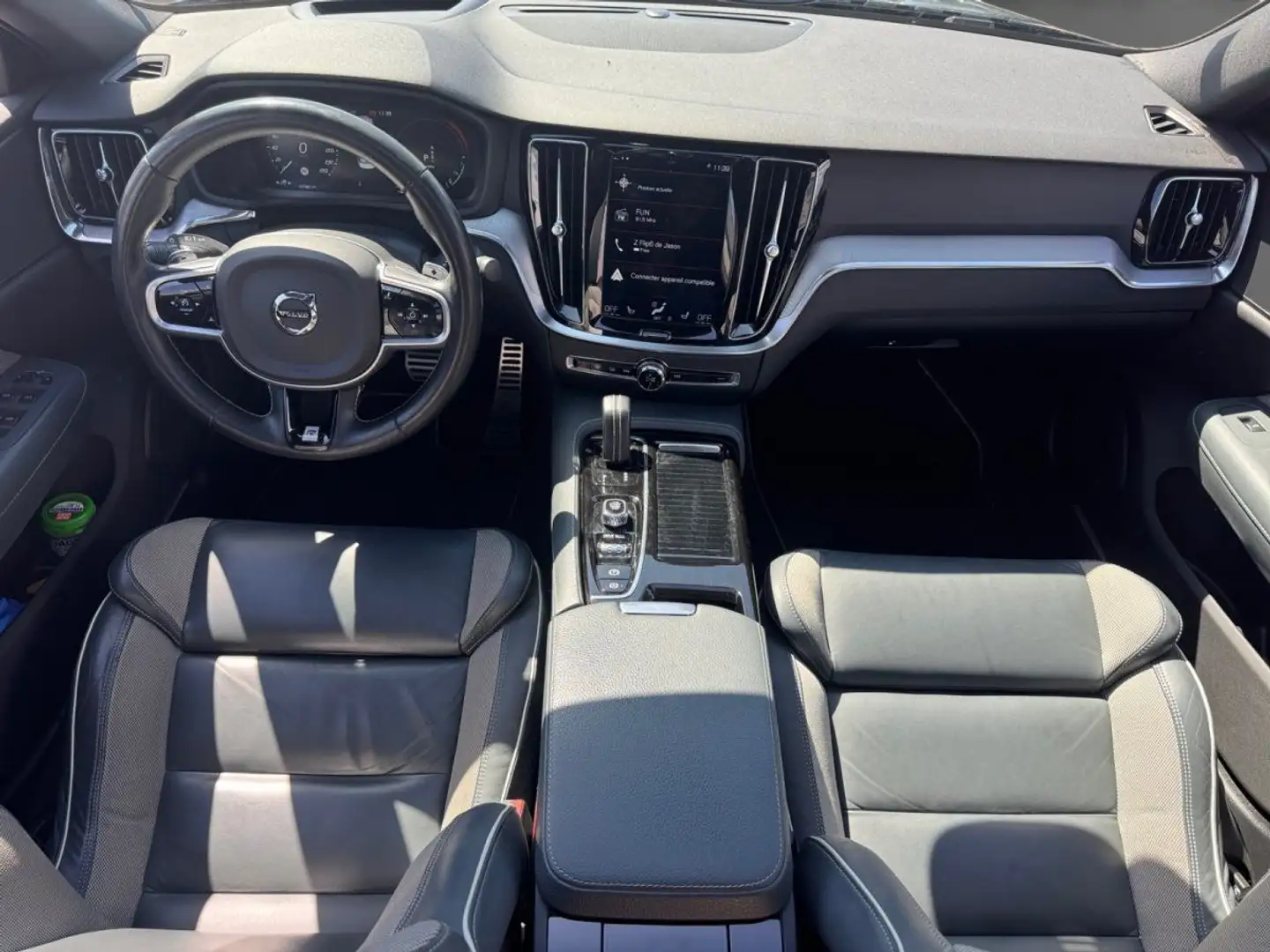 Volvo S60 S6O T8 Twin Engine 303 %2B 87 ch Geartronic 8 R-De Noir - 2
