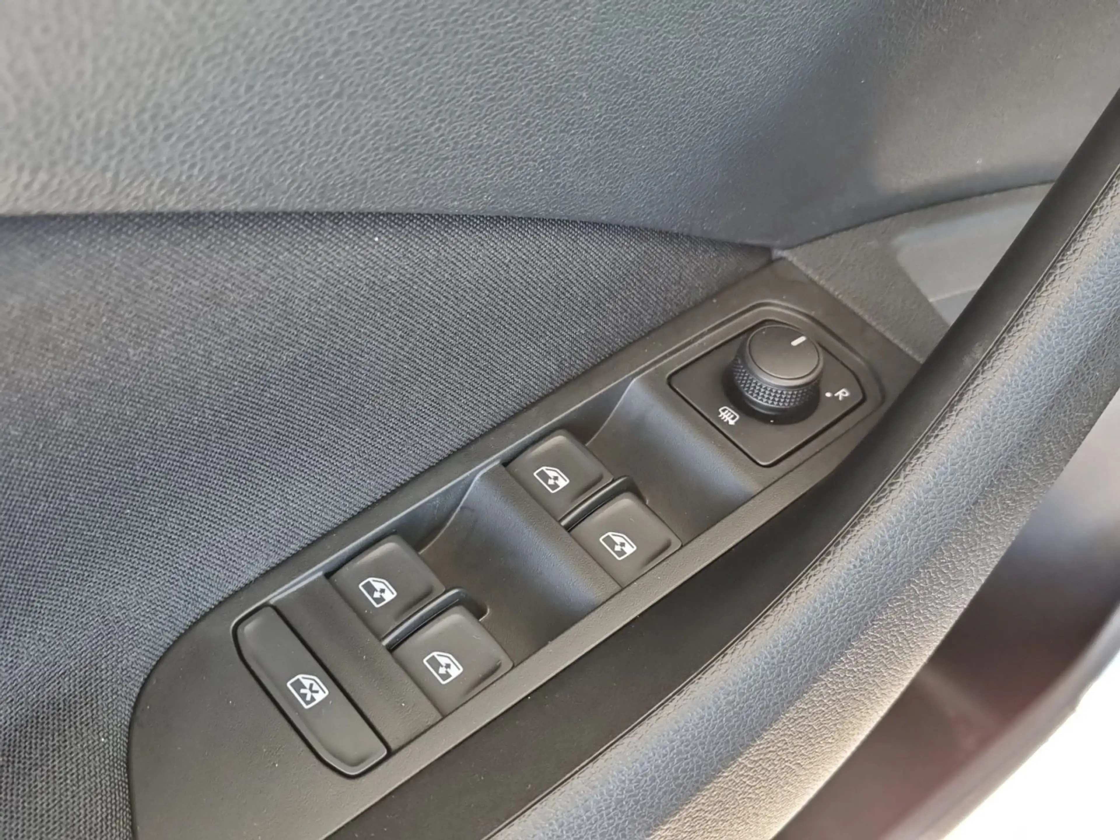 Skoda Kamiq Clever TSI Sitzhzg LED KLIMA GRA CarPlay — photo 9
