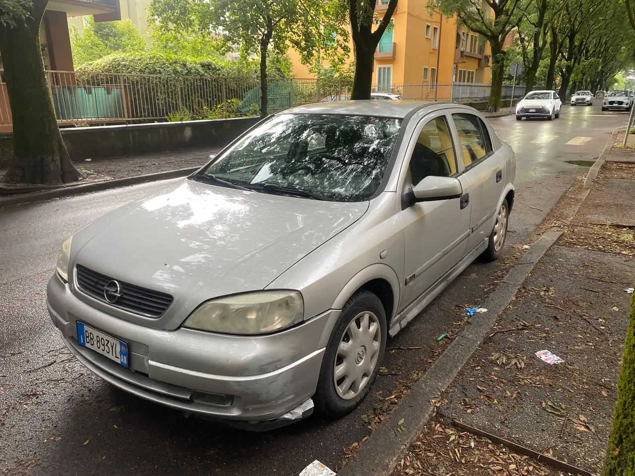 Opel Astra II 1998 5p 1.4i 16v Club, foto 1