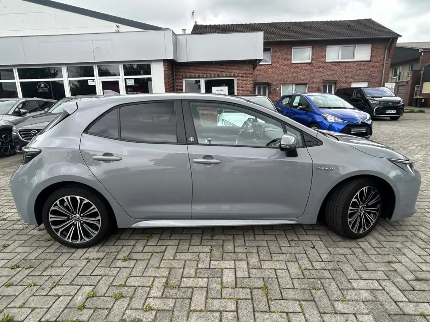 Toyota Corolla 1.8 Hybrid Team Deutschland Gris - 2